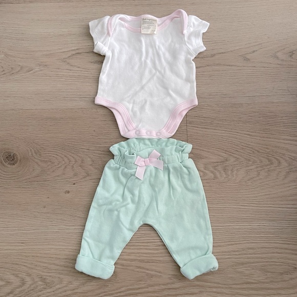 NWOT First Impressions Newborn Baby Set - Picture 1 of 1